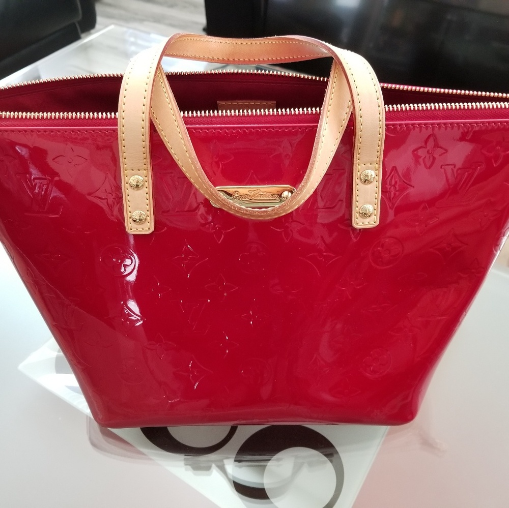 Louis Vuitton Amarante Monogram Vernis Bellevue PM